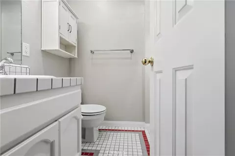 Bath - 174 Golf Course Rd, Lake Arrowhead, CA 92352 photo 1 of 11