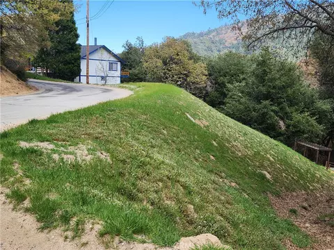 327 Davos Dr, Crestline, CA 92325 photo 5