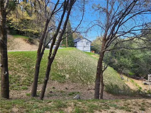 327 Davos Dr, Crestline, CA 92325 photo 15