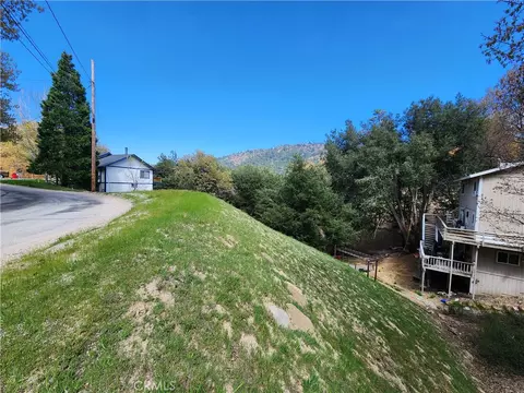 327 Davos Dr, Crestline, CA 92325 photo 19