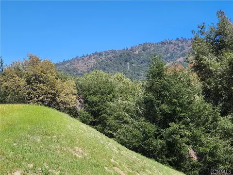 327 Davos Dr, Crestline, CA 92325