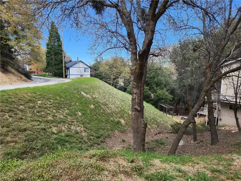 327 Davos Dr, Crestline, CA 92325 photo 12