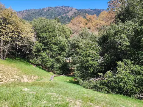327 Davos Dr, Crestline, CA 92325 photo 2