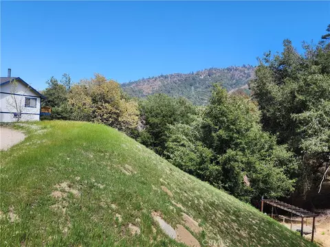 327 Davos Dr, Crestline, CA 92325 photo 6