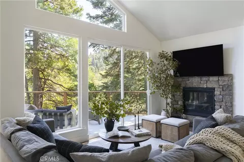 388 Primrose Cir, Lake Arrowhead, CA 92352