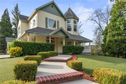 27601 Cedarwood Dr, Lake Arrowhead, CA 92352