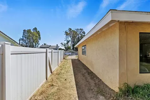 Exterior - 2386 Hialeah Cir, Norco, CA 92860 photo 10 of 21