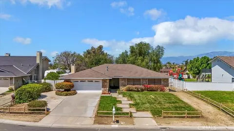 View/Area - 2386 Hialeah Cir, Norco, CA 92860 photo 1 of 8