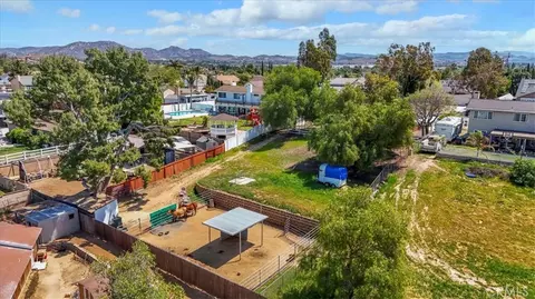 View/Area - 2386 Hialeah Cir, Norco, CA 92860 photo 3 of 8
