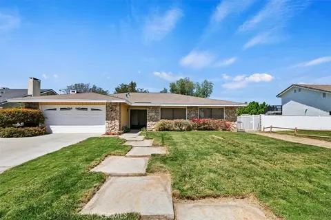 Exterior - 2386 Hialeah Cir, Norco, CA 92860 photo 5 of 21