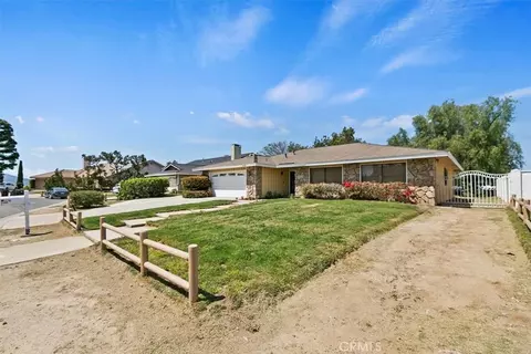 Exterior - 2386 Hialeah Cir, Norco, CA 92860 photo 4 of 21