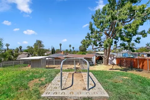 Exterior - 2386 Hialeah Cir, Norco, CA 92860 photo 17 of 21