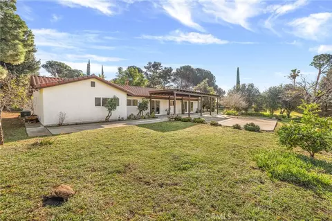 Exterior - 1126 Knoll, San Bernardino, CA 92407 photo 5 of 10