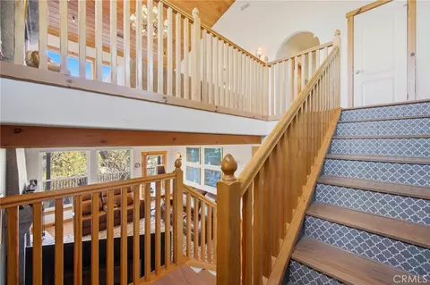 Entry Way - 417 Emerald Dr, Lake Arrowhead, CA 92352 photo 4 of 7