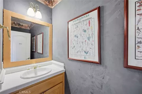 Bath - 417 Emerald Dr, Lake Arrowhead, CA 92352 photo 1 of 5