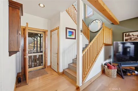 Entry Way - 417 Emerald Dr, Lake Arrowhead, CA 92352 photo 5 of 7