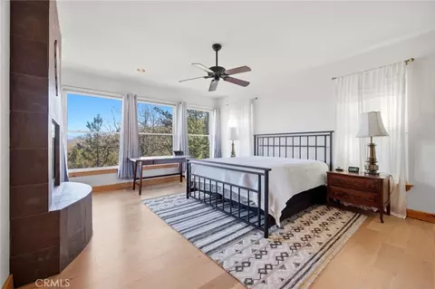 Bedroom - 417 Emerald Dr, Lake Arrowhead, CA 92352 photo 1 of 3