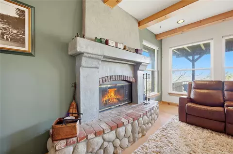 Living - 417 Emerald Dr, Lake Arrowhead, CA 92352 photo 9 of 10