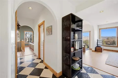 Entry Way - 417 Emerald Dr, Lake Arrowhead, CA 92352 photo 2 of 7