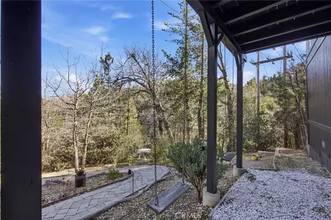 Exterior - 417 Emerald Dr, Lake Arrowhead, CA 92352 photo 15 of 19