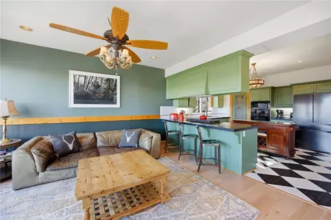 Living - 417 Emerald Dr, Lake Arrowhead, CA 92352 photo 5 of 10