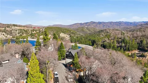 View/Area - 417 Emerald Dr, Lake Arrowhead, CA 92352 photo 1 of 2