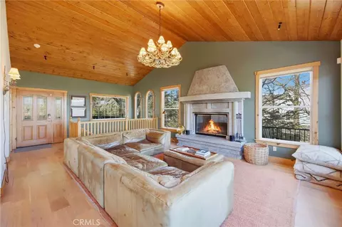 Living - 417 Emerald Dr, Lake Arrowhead, CA 92352 photo 3 of 10