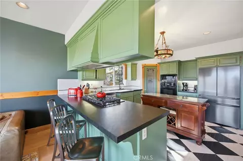 Kitchen - 417 Emerald Dr, Lake Arrowhead, CA 92352 photo 1 of 3