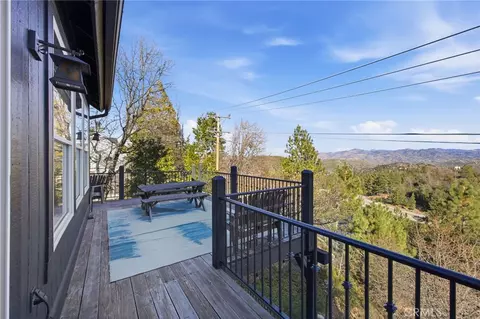 Exterior - 417 Emerald Dr, Lake Arrowhead, CA 92352 photo 8 of 19