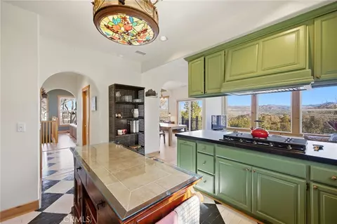Kitchen - 417 Emerald Dr, Lake Arrowhead, CA 92352 photo 3 of 3