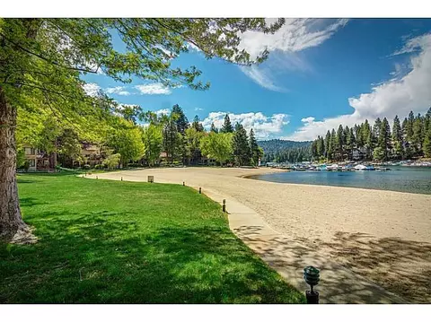 27821 Peninsula Dr #330, Lake Arrowhead, CA 92352