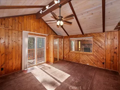 Bedroom - 581 Highland Ln, Sugarloaf, CA 92386 photo 4 of 4