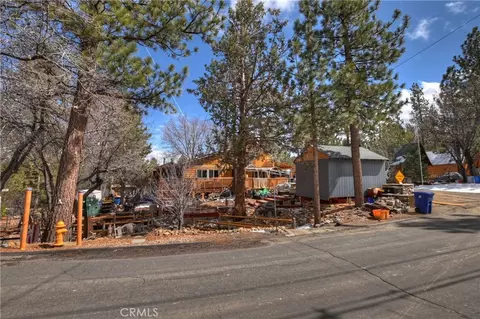 581 Highland Ln, Sugarloaf, CA 92386