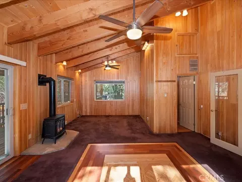 Living - 581 Highland Ln, Sugarloaf, CA 92386 photo 5 of 10