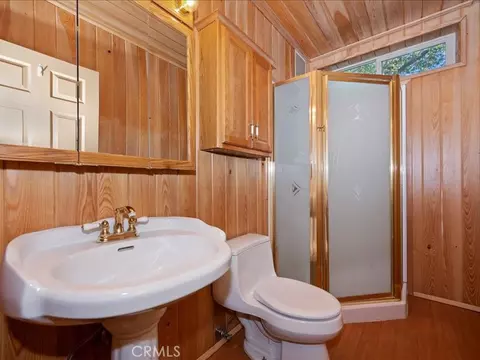 Bath - 581 Highland Ln, Sugarloaf, CA 92386 photo 2 of 2