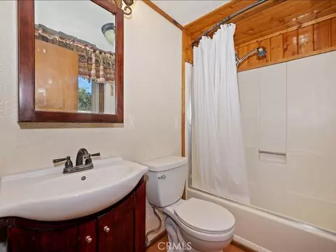 Bath - 581 Highland Ln, Sugarloaf, CA 92386 photo 1 of 2