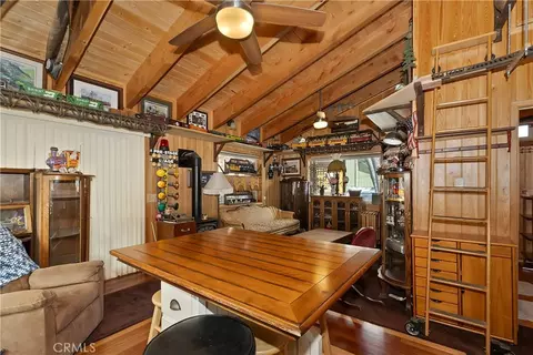 Living - 581 Highland Ln, Sugarloaf, CA 92386 photo 4 of 4