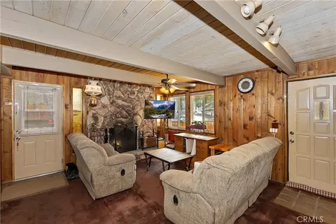 Living - 581 Highland Ln, Sugarloaf, CA 92386 photo 2 of 4