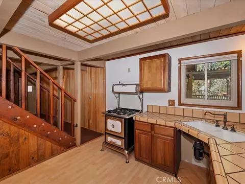 Kitchen - 581 Highland Ln, Sugarloaf, CA 92386 photo 4 of 4