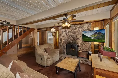Living - 581 Highland Ln, Sugarloaf, CA 92386 photo 1 of 4