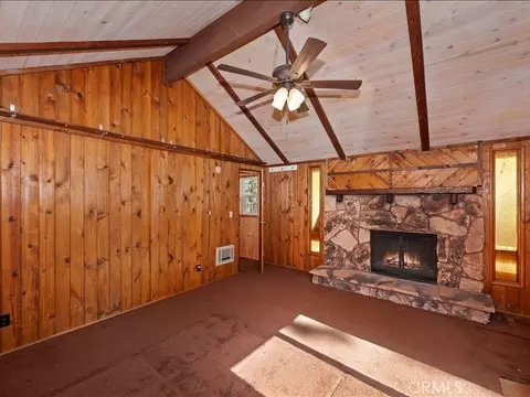 Living - 581 Highland Ln, Sugarloaf, CA 92386 photo 2 of 10