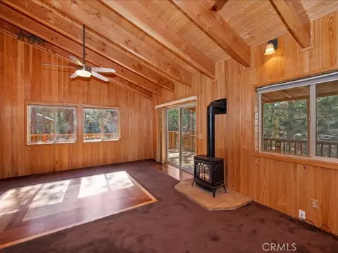 Living - 581 Highland Ln, Sugarloaf, CA 92386 photo 6 of 10