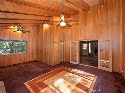 Living - 581 Highland Ln, Sugarloaf, CA 92386 photo 4 of 10