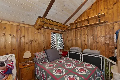 Bedroom - 581 Highland Ln, Sugarloaf, CA 92386 photo 3 of 3