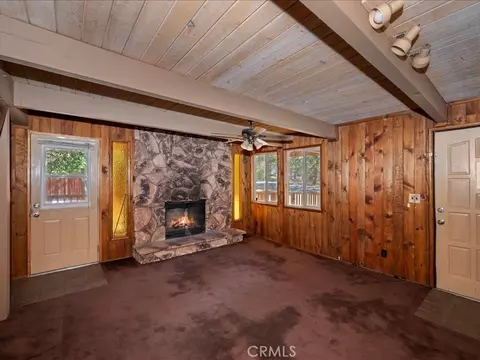 Living - 581 Highland Ln, Sugarloaf, CA 92386 photo 7 of 10