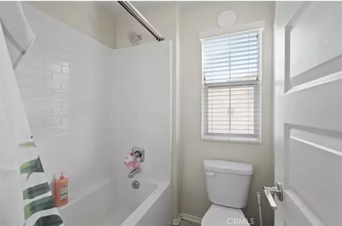 Bath - 2248 Ridge Ct, Perris, CA 92571 photo 3 of 5
