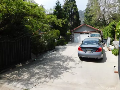 Exterior - 36976 Sycamore Dr, Mentone, CA 92359 photo 2 of 28