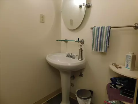 Bath - 36976 Sycamore Dr, Mentone, CA 92359 photo 6 of 6