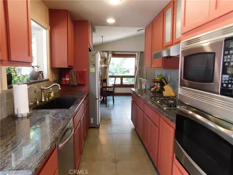 Kitchen - 36976 Sycamore Dr, Mentone, CA 92359 photo 1 of 11