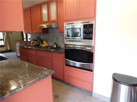 Kitchen - 36976 Sycamore Dr, Mentone, CA 92359 photo 2 of 11